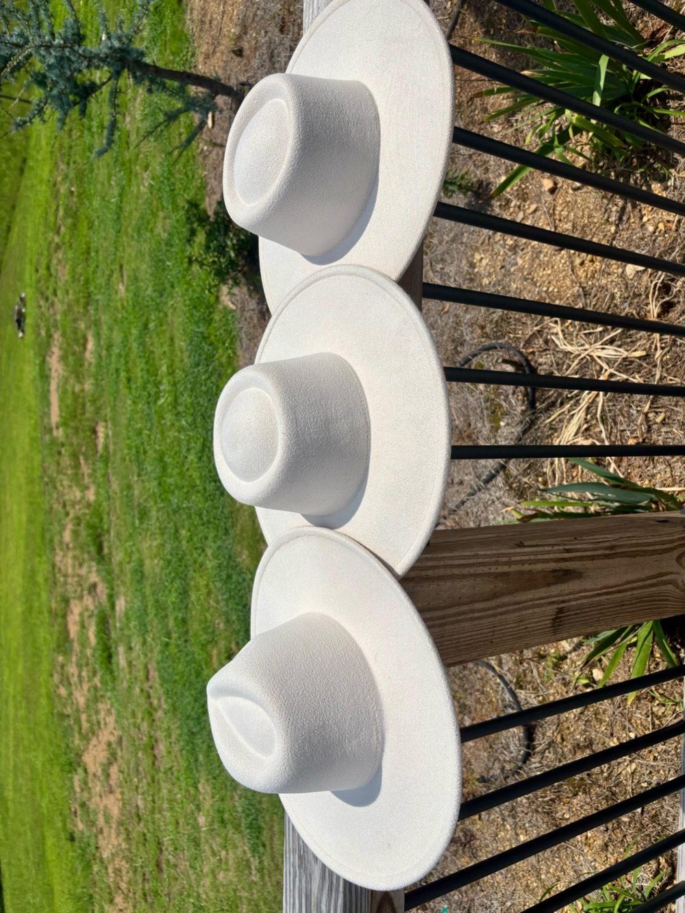 3 Womens Wide-Brim Felt Hat in Cream